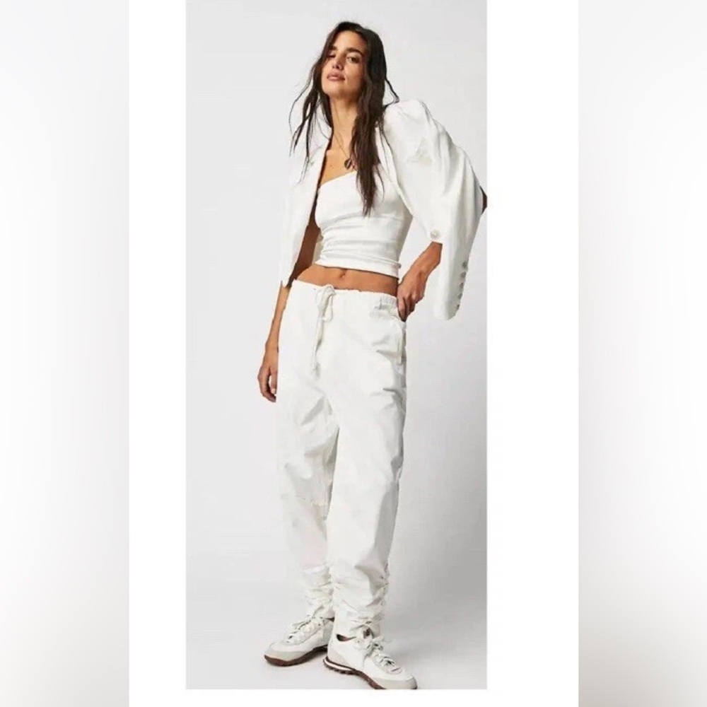Free People The It Factor Cotton Parachute Pants in White - Size M